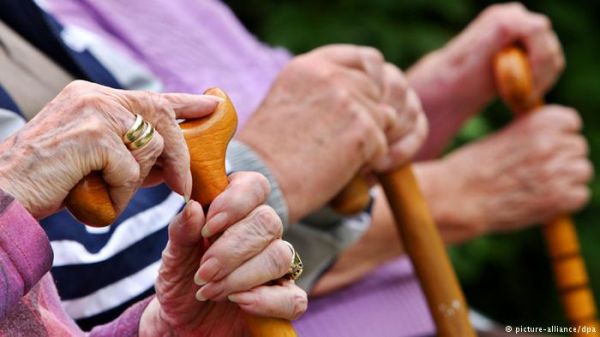 德媒：2030年中国将有2.3亿老人 养老问题尖锐